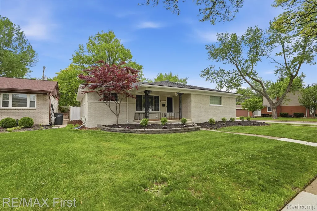 19715 Parkside Street St. Clair Shores City MI 48080