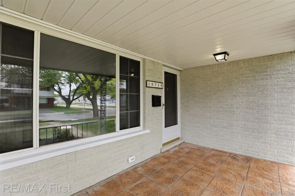 19715 Parkside Street St. Clair Shores City MI 48080