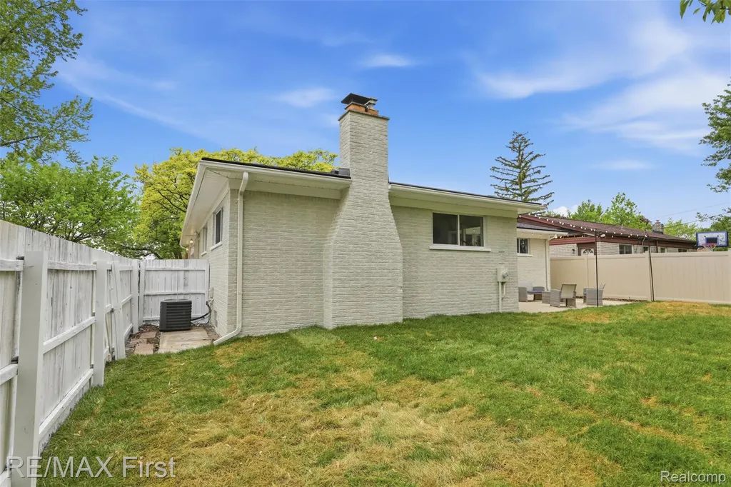 19715 Parkside Street St. Clair Shores City MI 48080