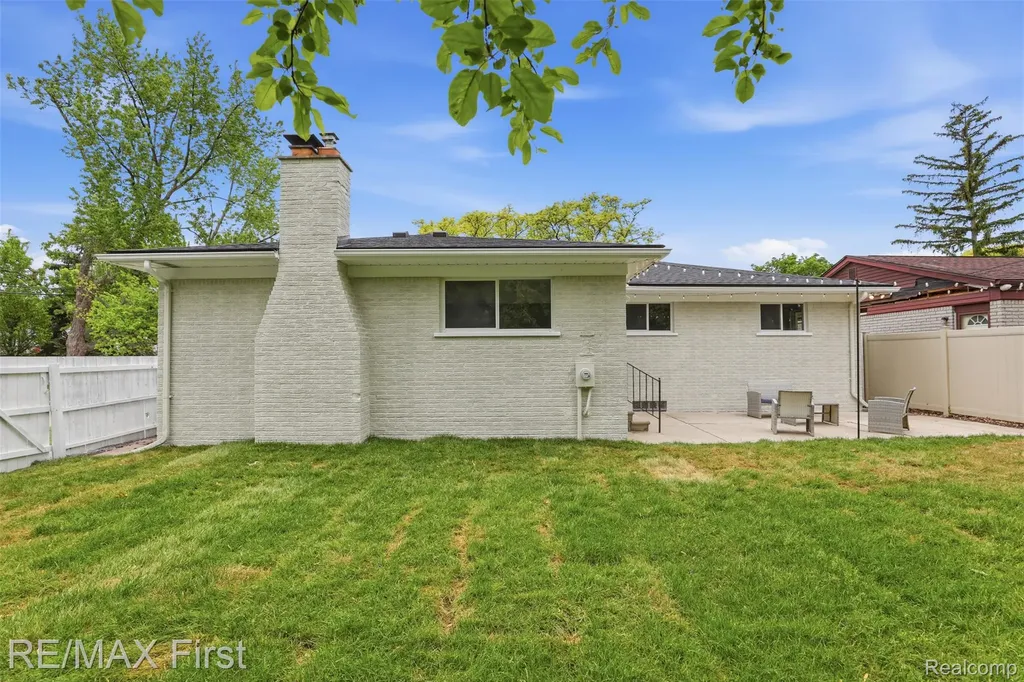 19715 Parkside Street St. Clair Shores City MI 48080