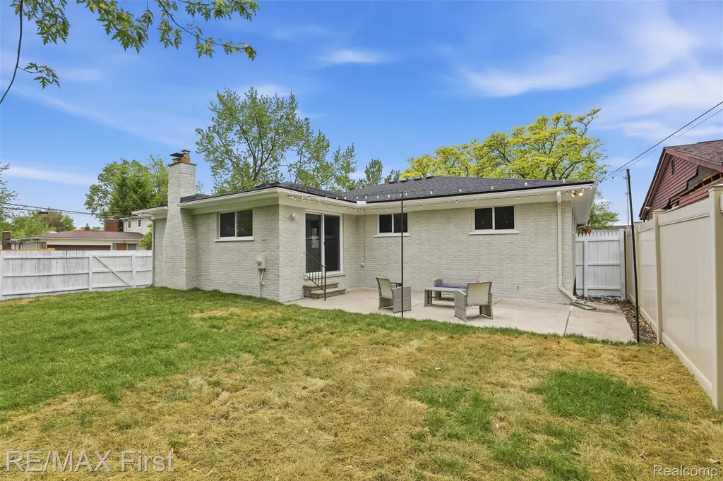 19715 Parkside Street St. Clair Shores City MI 48080