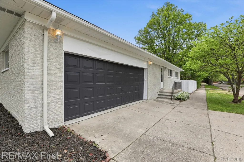 19715 Parkside Street St. Clair Shores City MI 48080