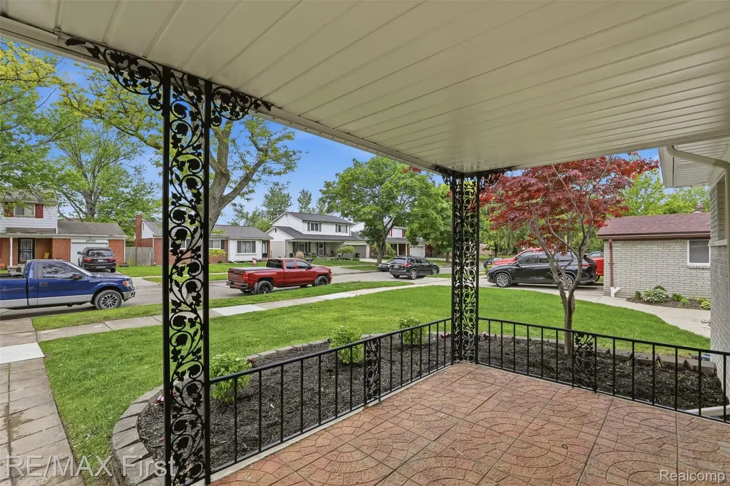 19715 Parkside Street St. Clair Shores City MI 48080