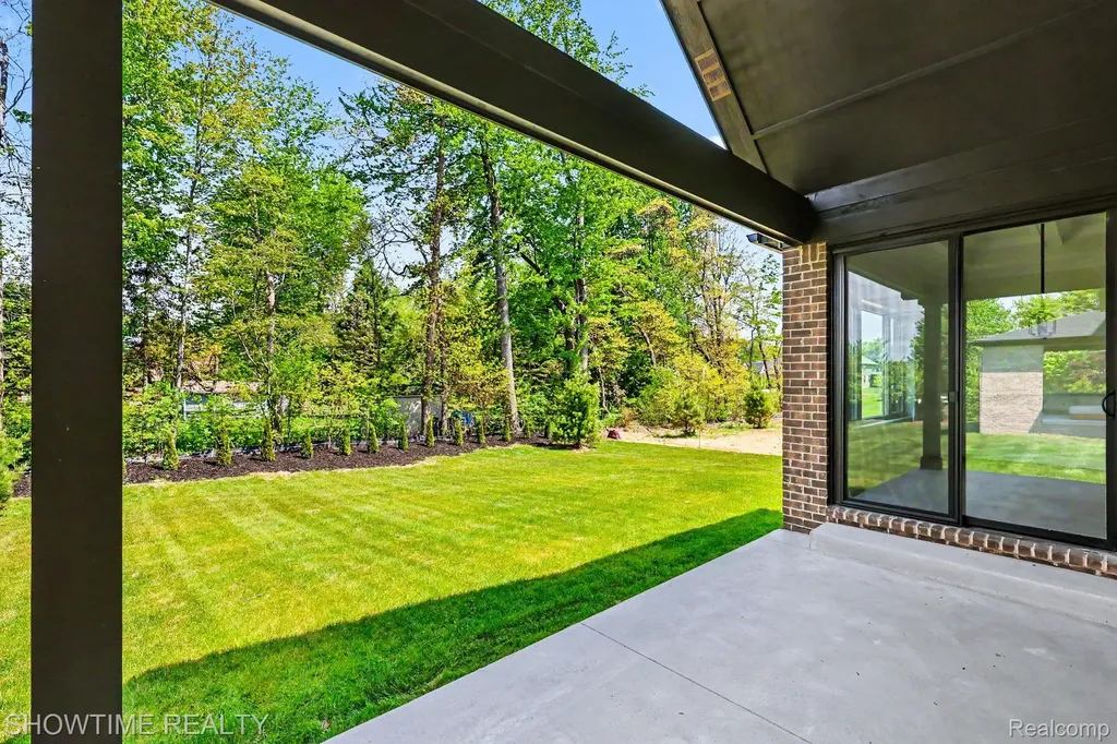 11695 Encore Drive Shelby Charter Township MI 48315