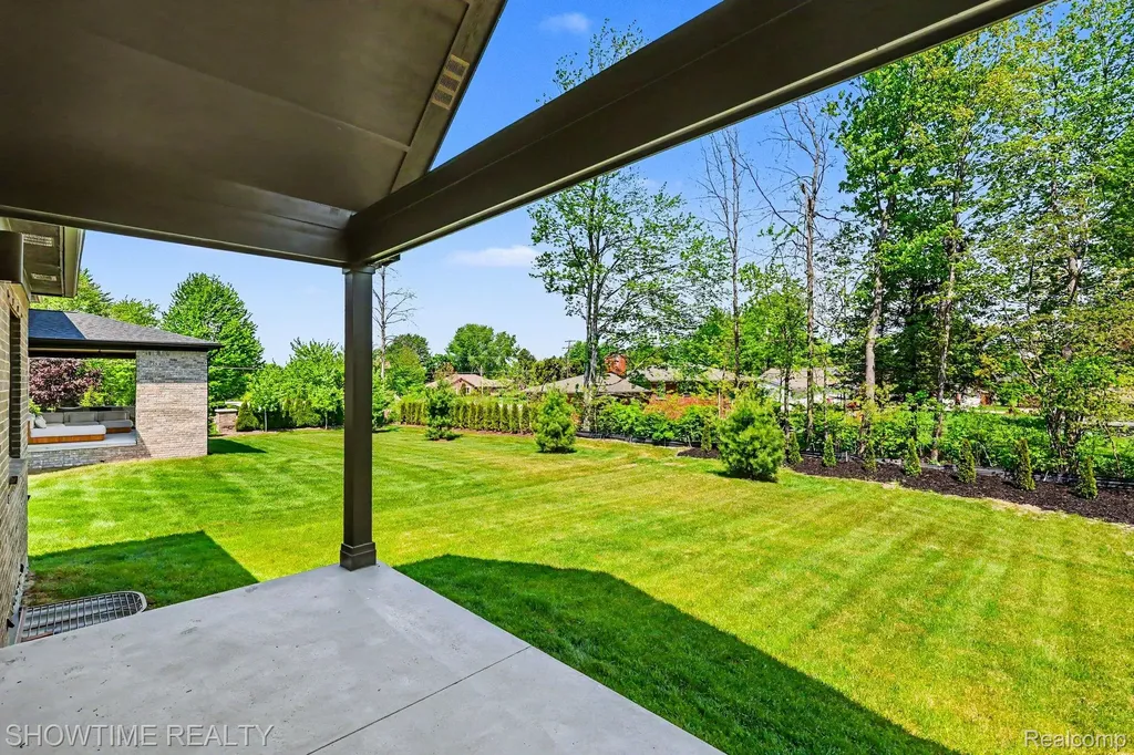 11695 Encore Drive Shelby Charter Township MI 48315