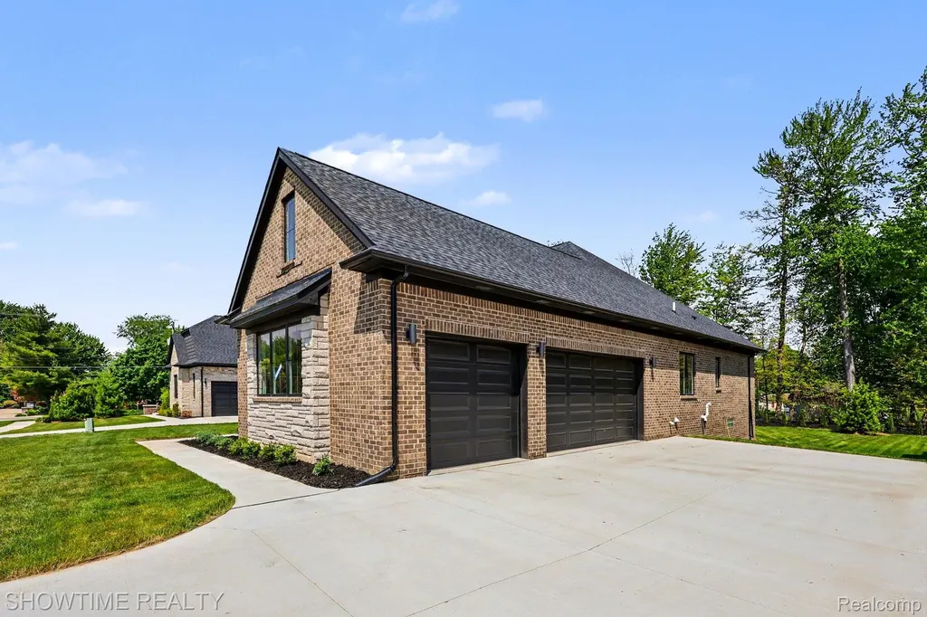 11695 Encore Drive Shelby Charter Township MI 48315