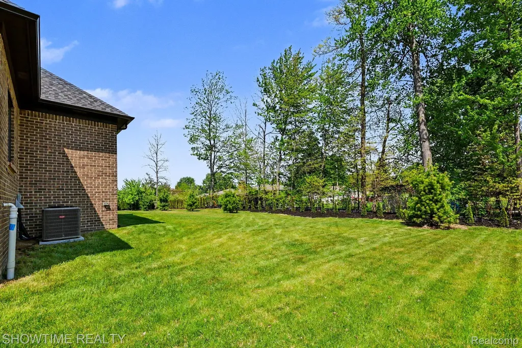 11695 Encore Drive Shelby Charter Township MI 48315