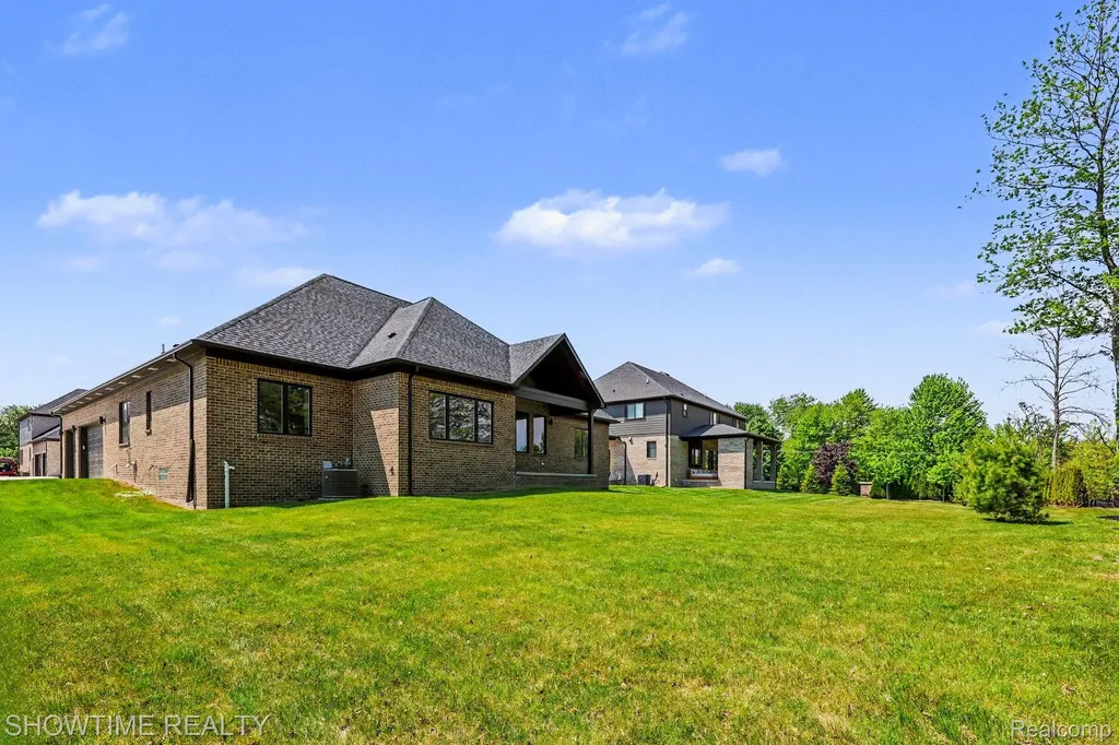 11695 Encore Drive Shelby Charter Township MI 48315