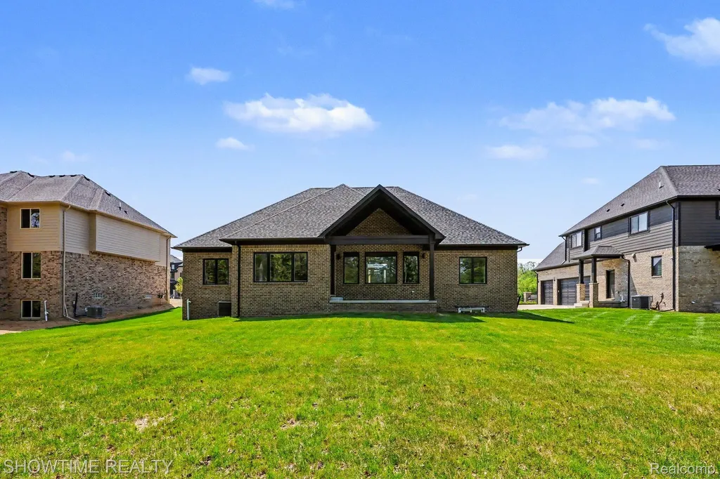 11695 Encore Drive Shelby Charter Township MI 48315