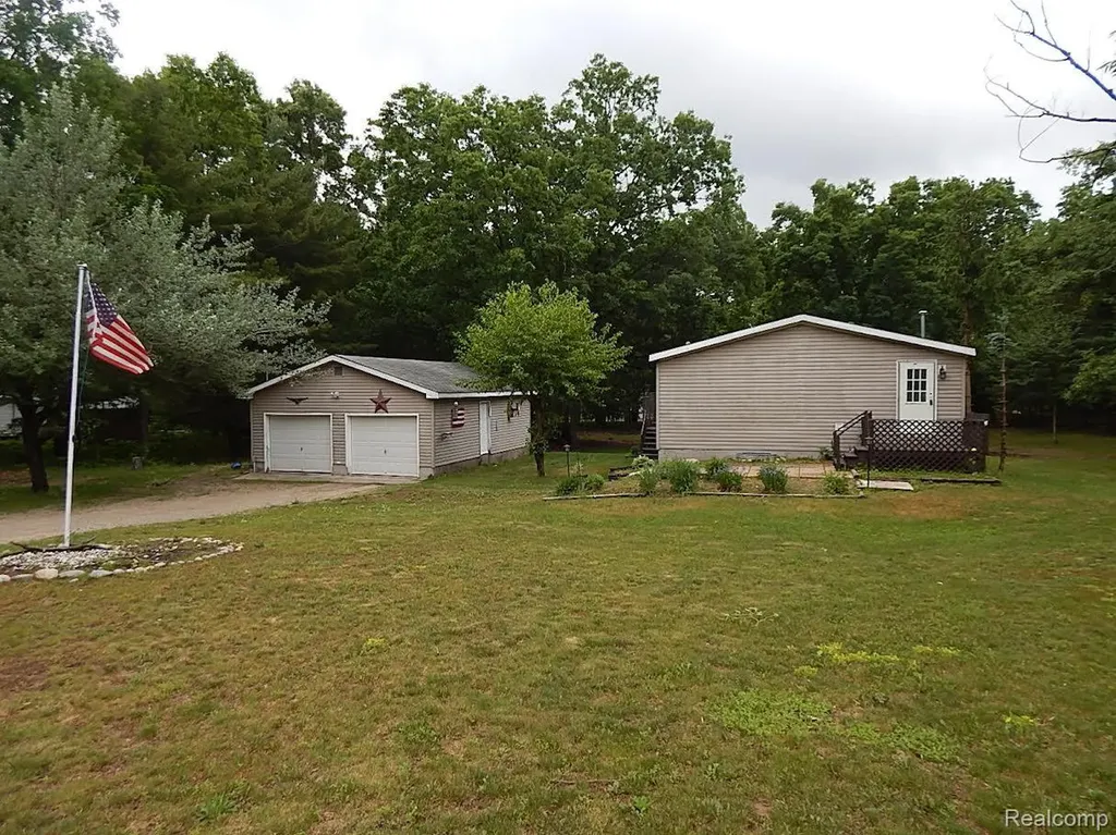 2389 W Maplehurst Drive Gerrish Township MI 48653