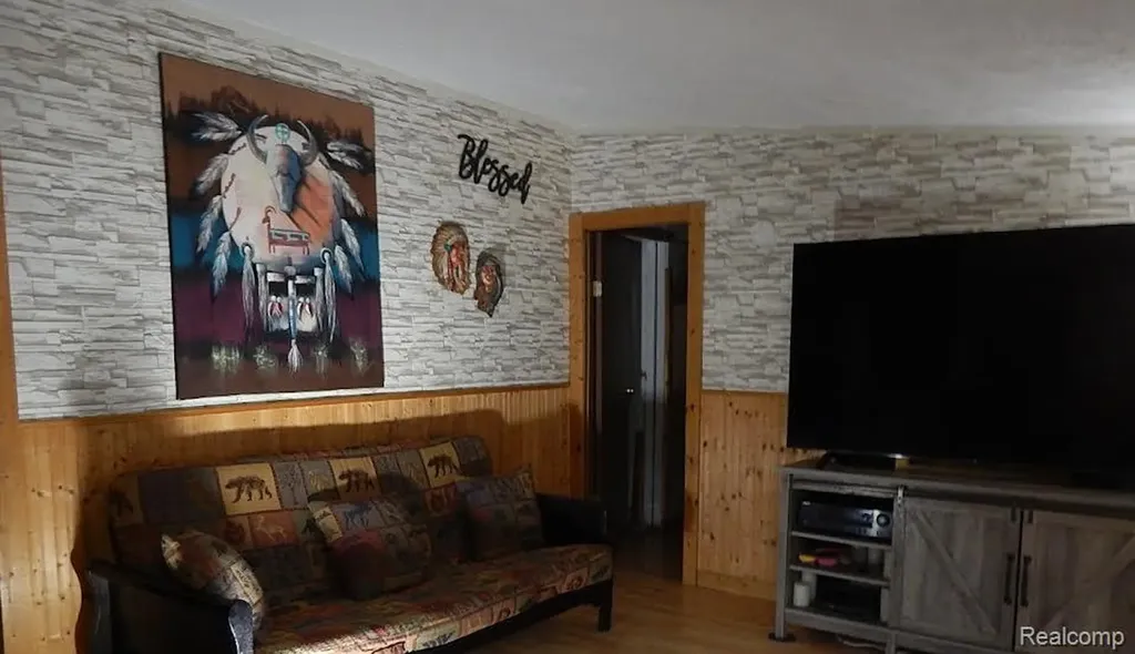 2389 W Maplehurst Drive Gerrish Township MI 48653