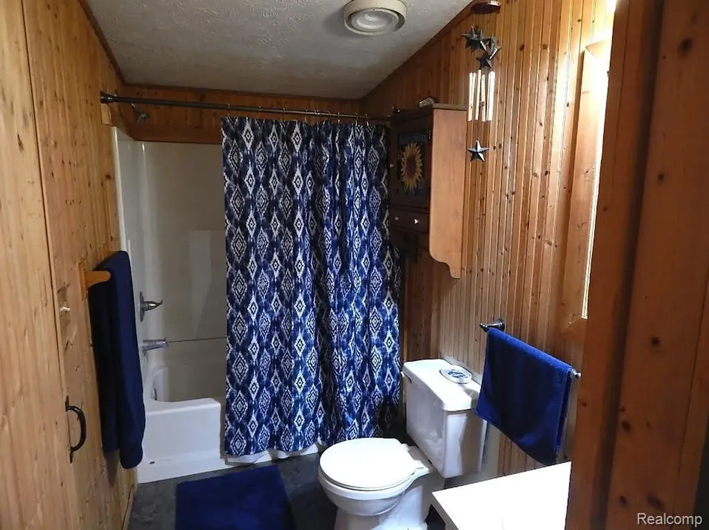 2389 W Maplehurst Drive Gerrish Township MI 48653