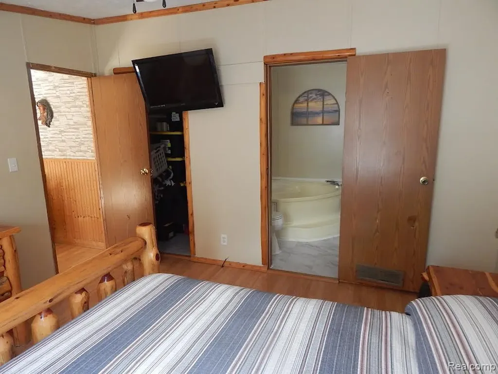 2389 W Maplehurst Drive Gerrish Township MI 48653
