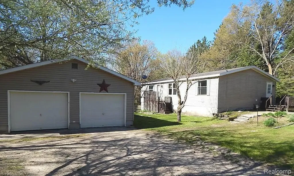 2389 W Maplehurst Drive Gerrish Township MI 48653