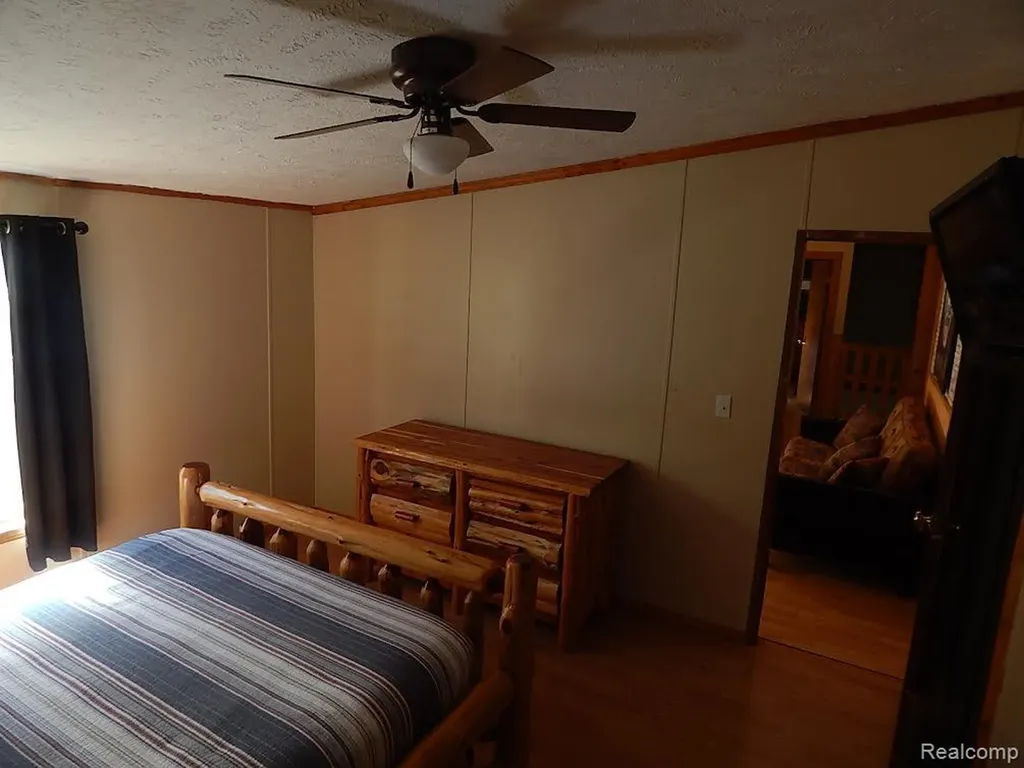 2389 W Maplehurst Drive Gerrish Township MI 48653