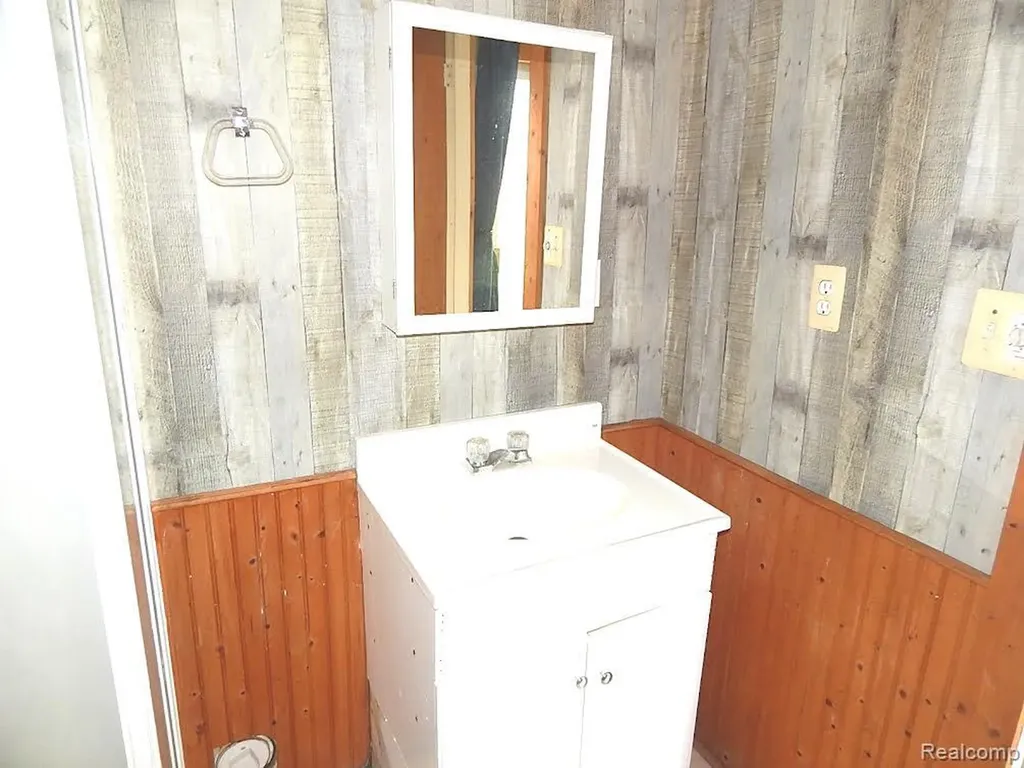 2389 W Maplehurst Drive Gerrish Township MI 48653