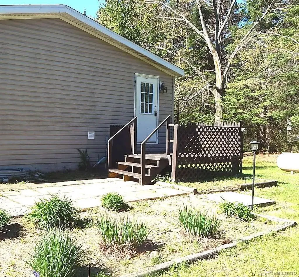2389 W Maplehurst Drive Gerrish Township MI 48653