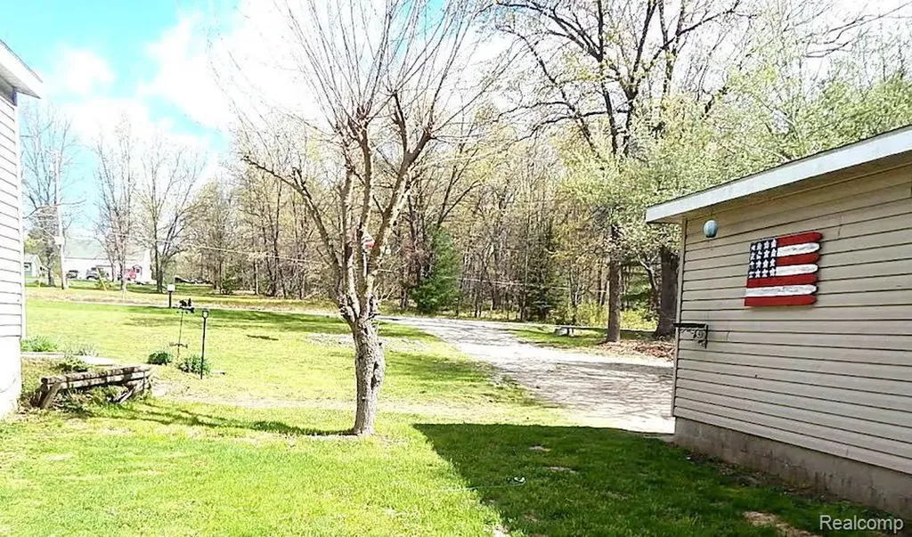 2389 W Maplehurst Drive Gerrish Township MI 48653