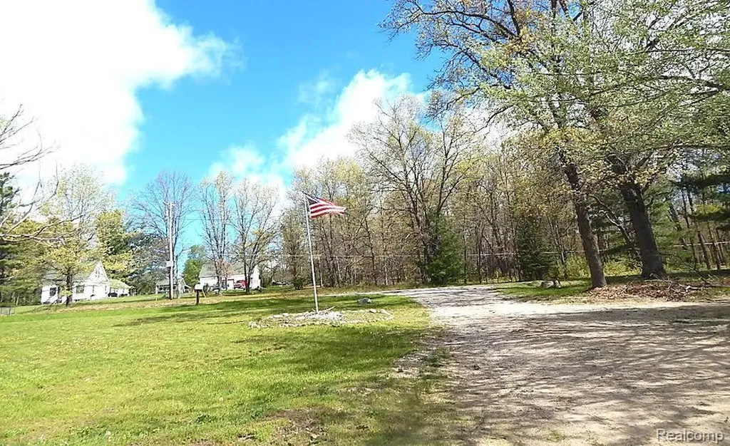 2389 W Maplehurst Drive Gerrish Township MI 48653