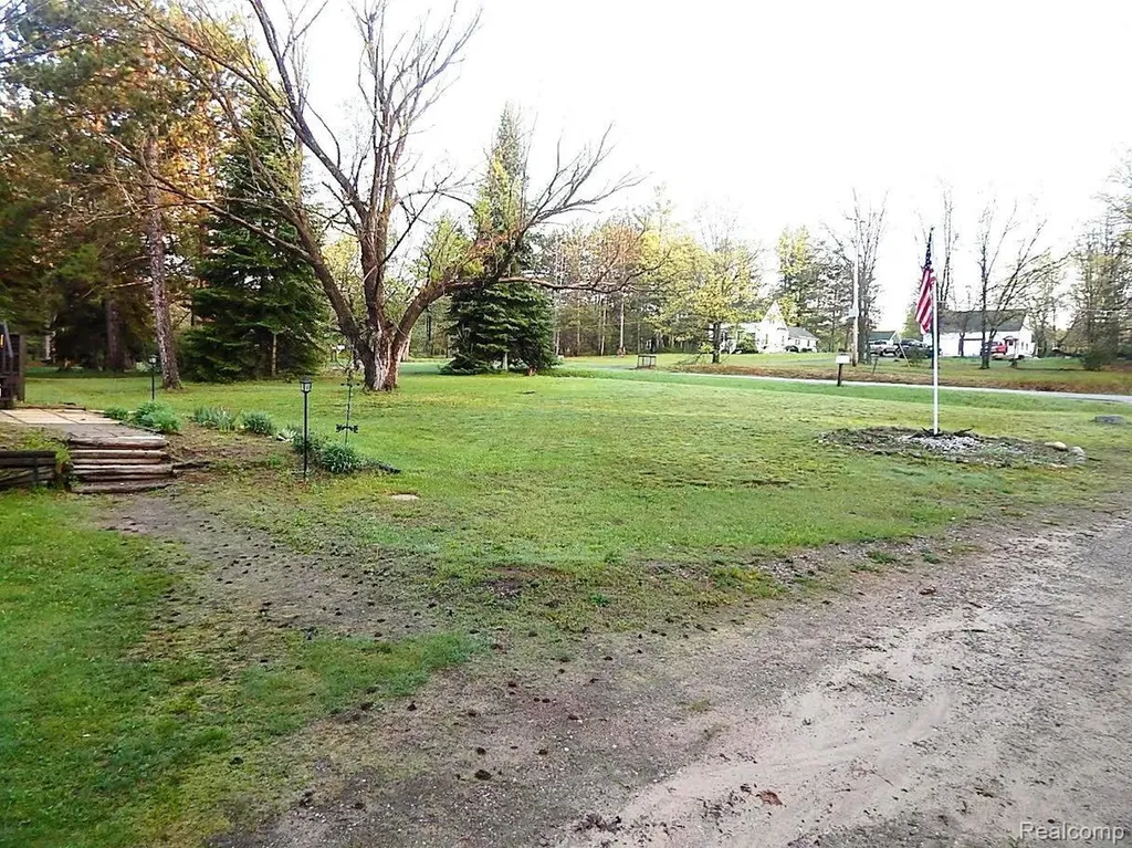 2389 W Maplehurst Drive Gerrish Township MI 48653