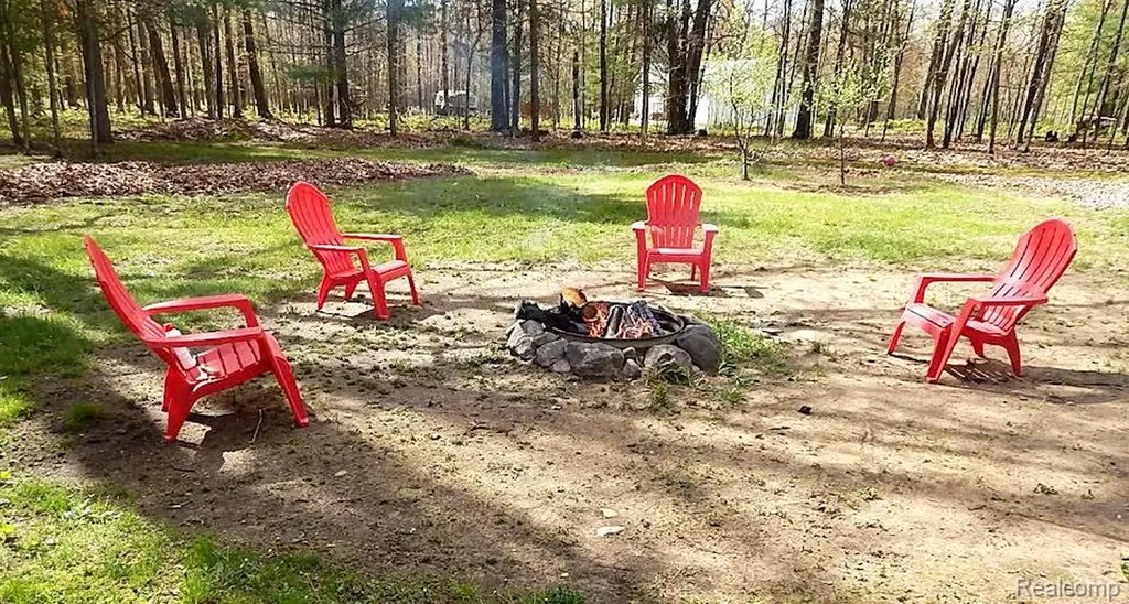 2389 W Maplehurst Drive Gerrish Township MI 48653
