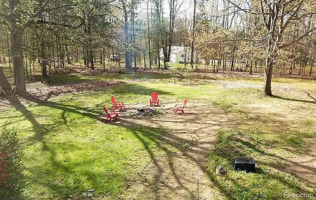 2389 W Maplehurst Drive Gerrish Township MI 48653