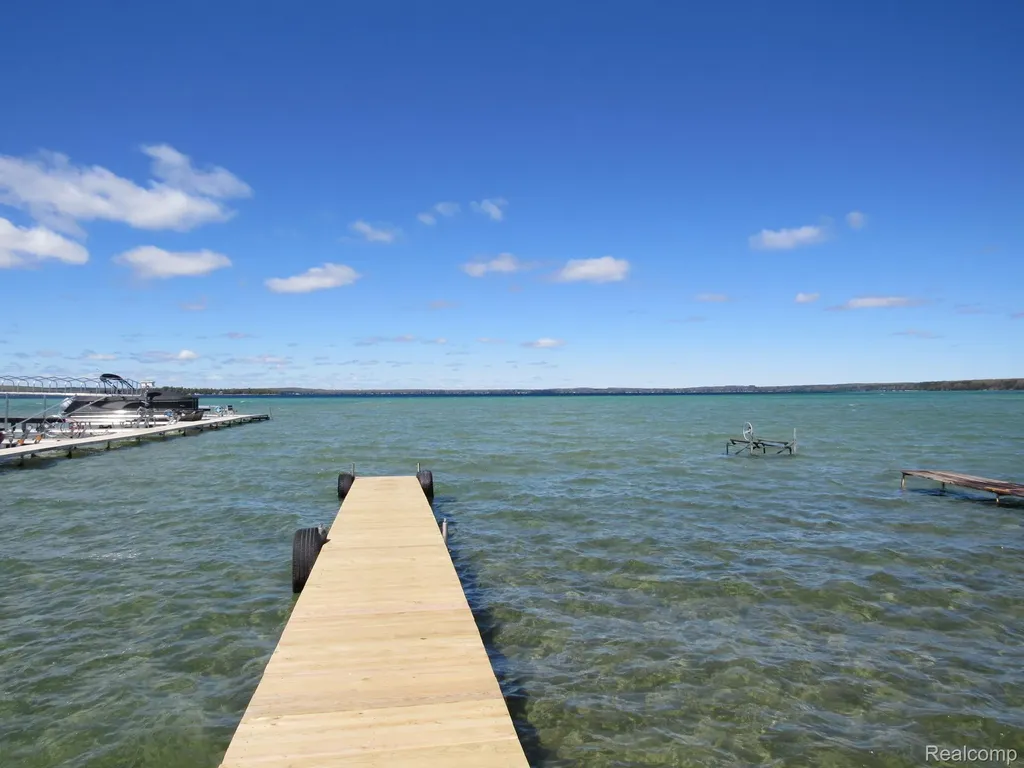 2389 W Maplehurst Drive Gerrish Township MI 48653