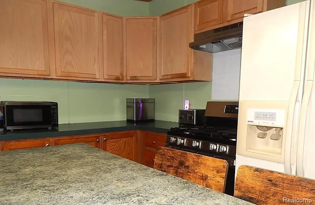 2389 W Maplehurst Drive Gerrish Township MI 48653
