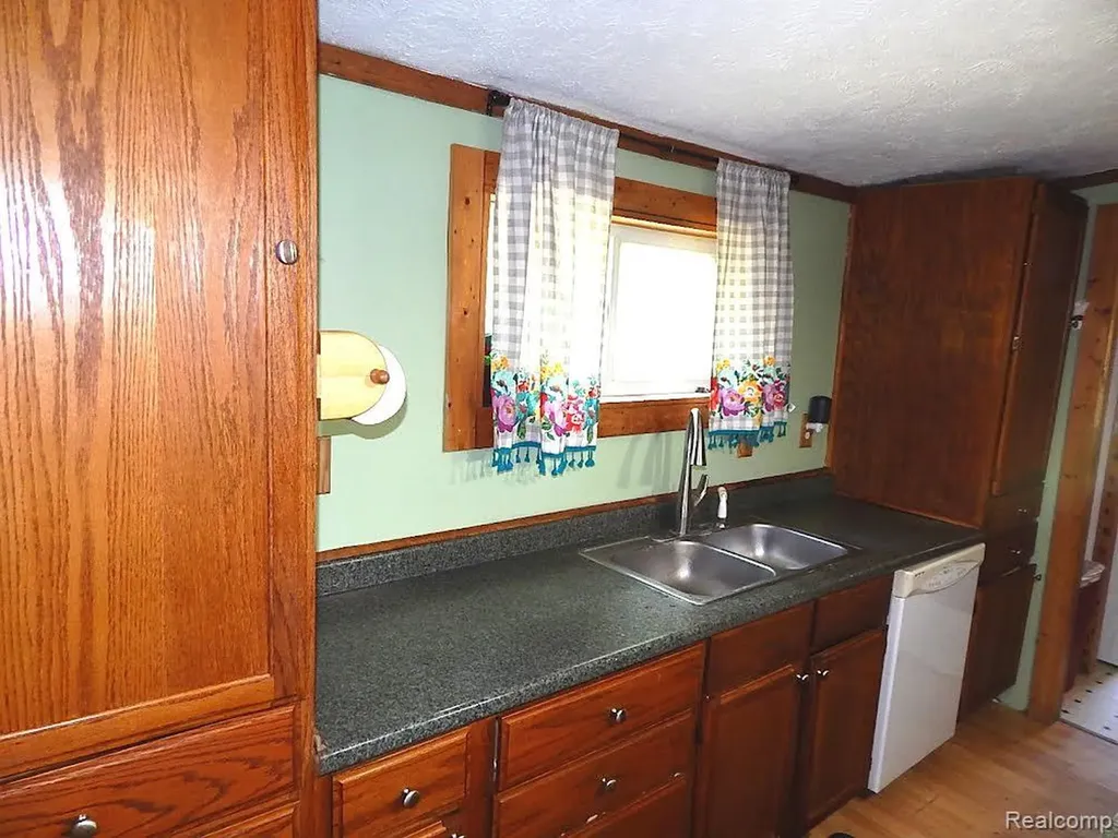 2389 W Maplehurst Drive Gerrish Township MI 48653