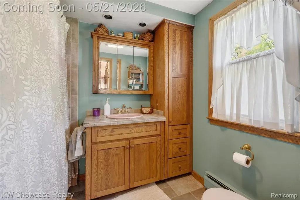 21105 Hugo Street Farmington Hills City MI 48336