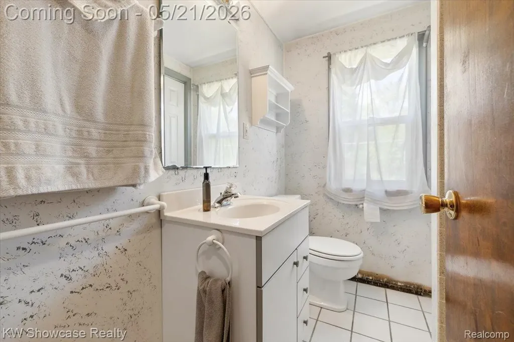 21105 Hugo Street Farmington Hills City MI 48336