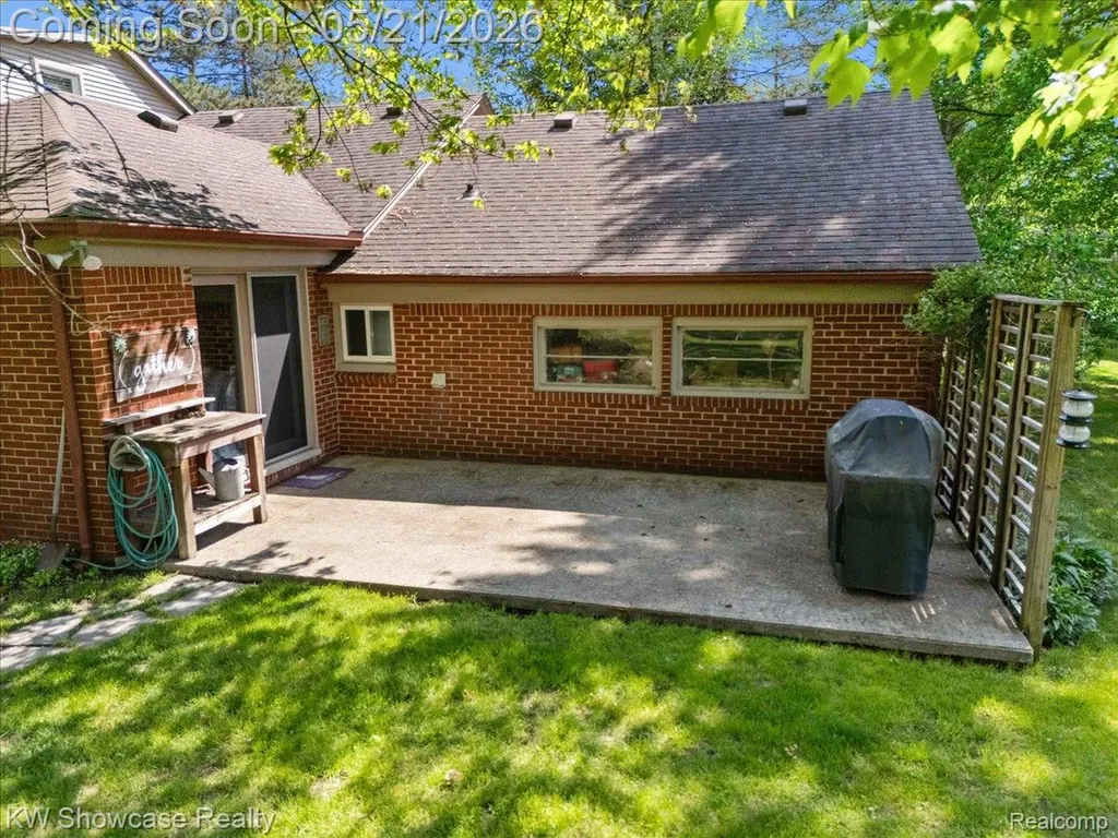 21105 Hugo Street Farmington Hills City MI 48336