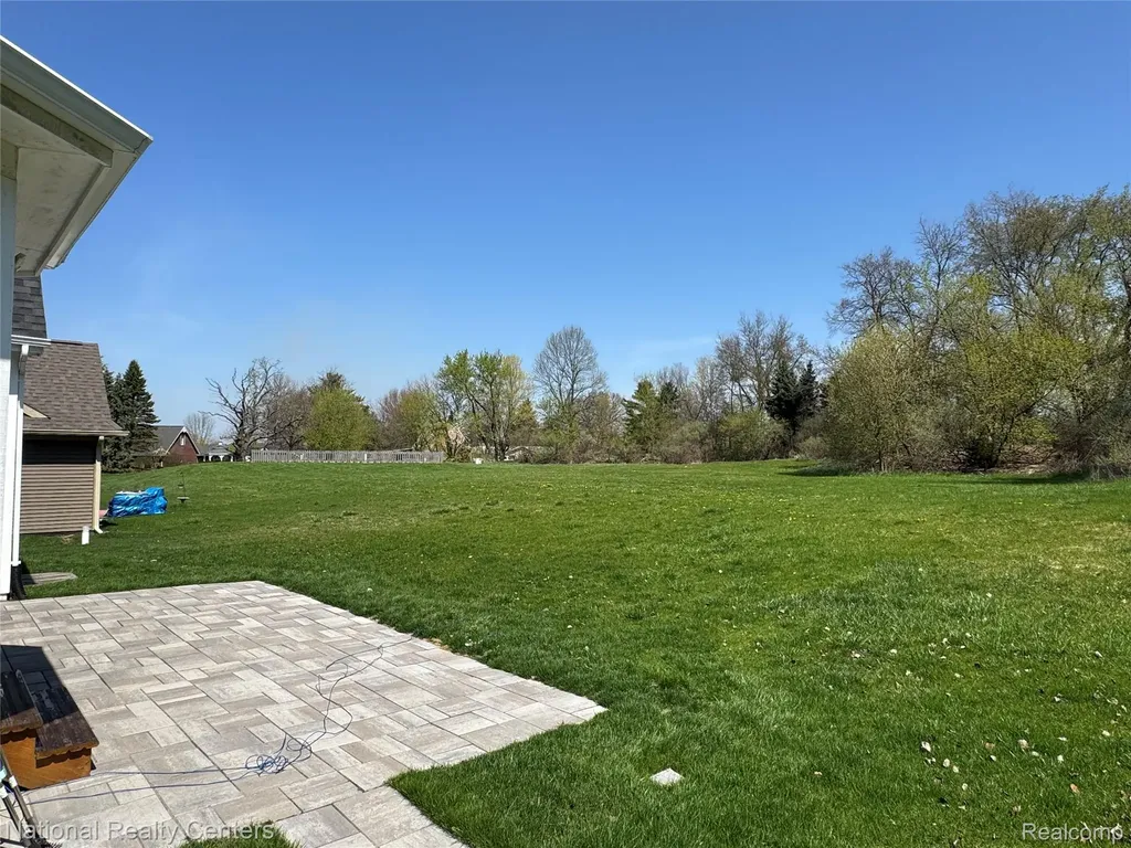 7478 Village Court Springfield Charter Township MI 48350