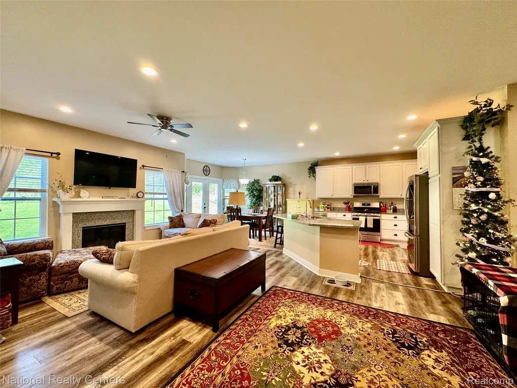 7478 Village Court Springfield Charter Township MI 48350