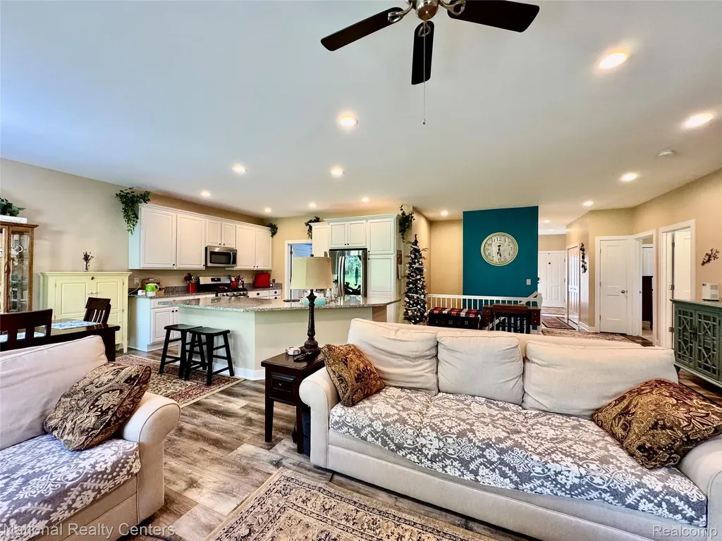 7478 Village Court Springfield Charter Township MI 48350