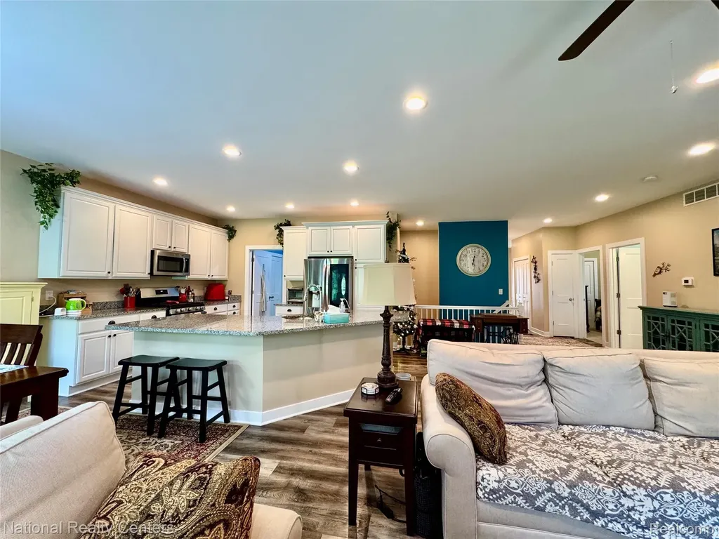 7478 Village Court Springfield Charter Township MI 48350