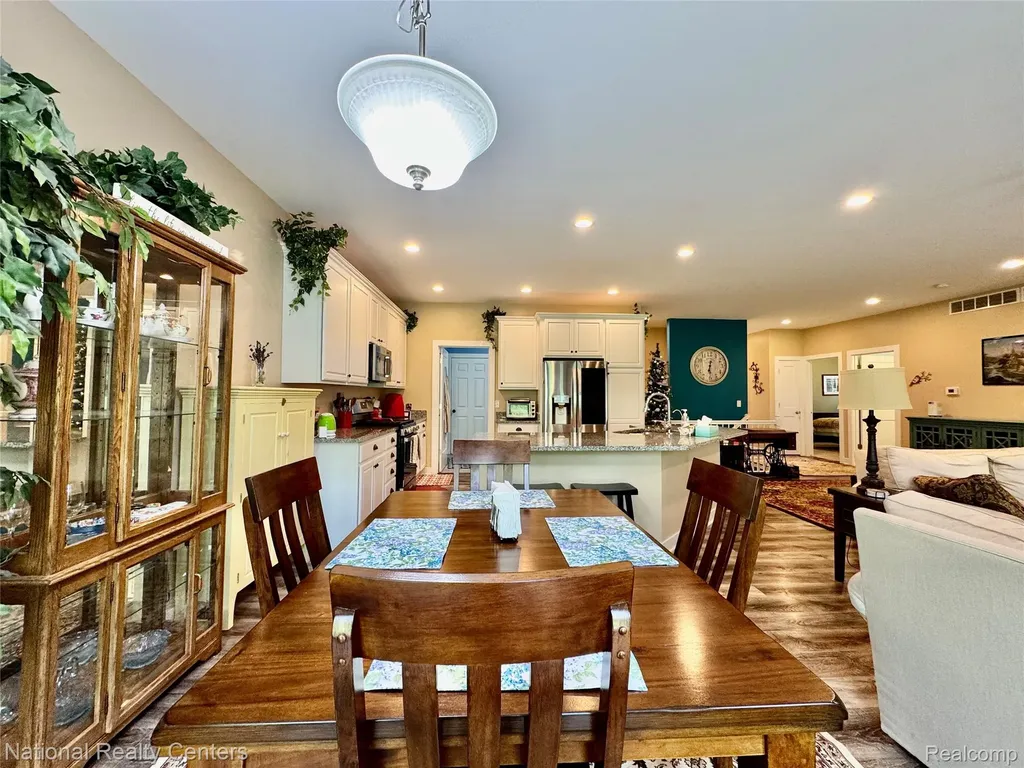 7478 Village Court Springfield Charter Township MI 48350