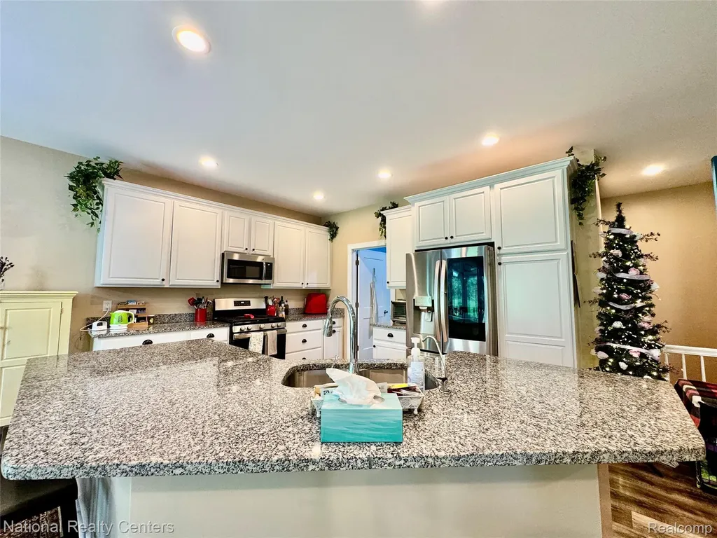 7478 Village Court Springfield Charter Township MI 48350