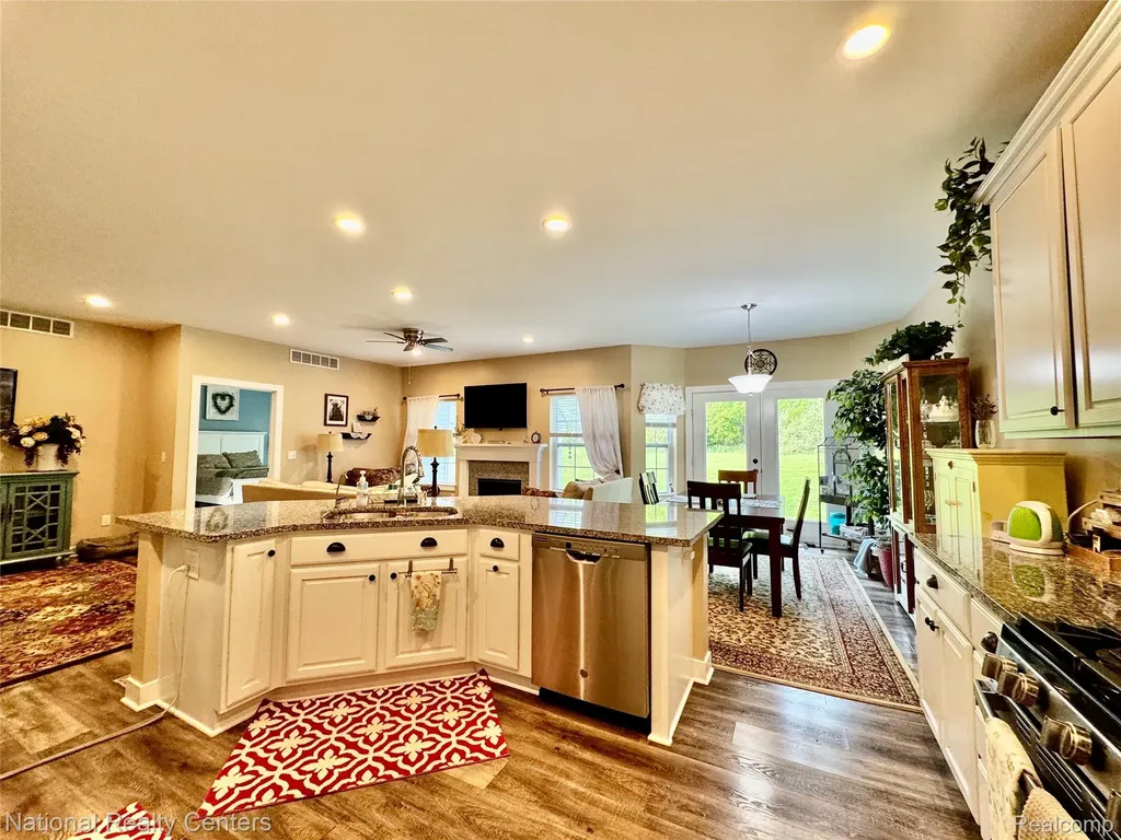 7478 Village Court Springfield Charter Township MI 48350