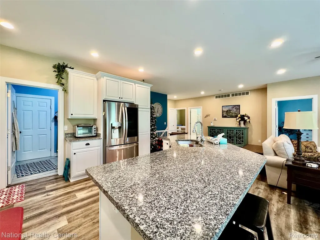7478 Village Court Springfield Charter Township MI 48350