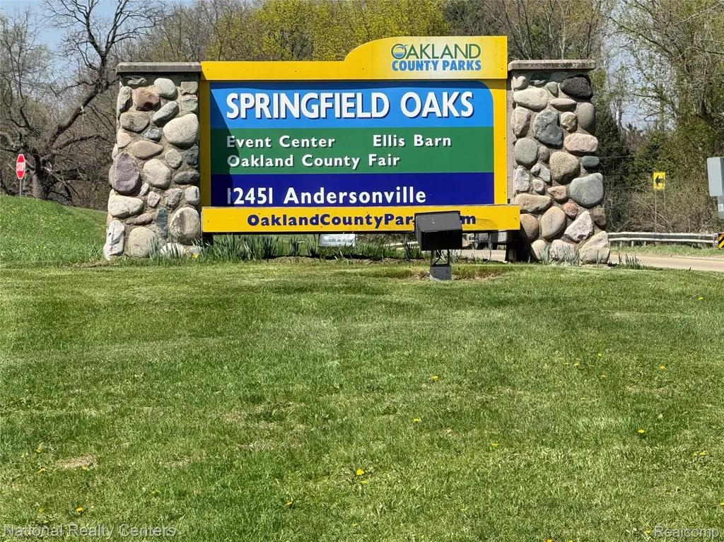 7478 Village Court Springfield Charter Township MI 48350