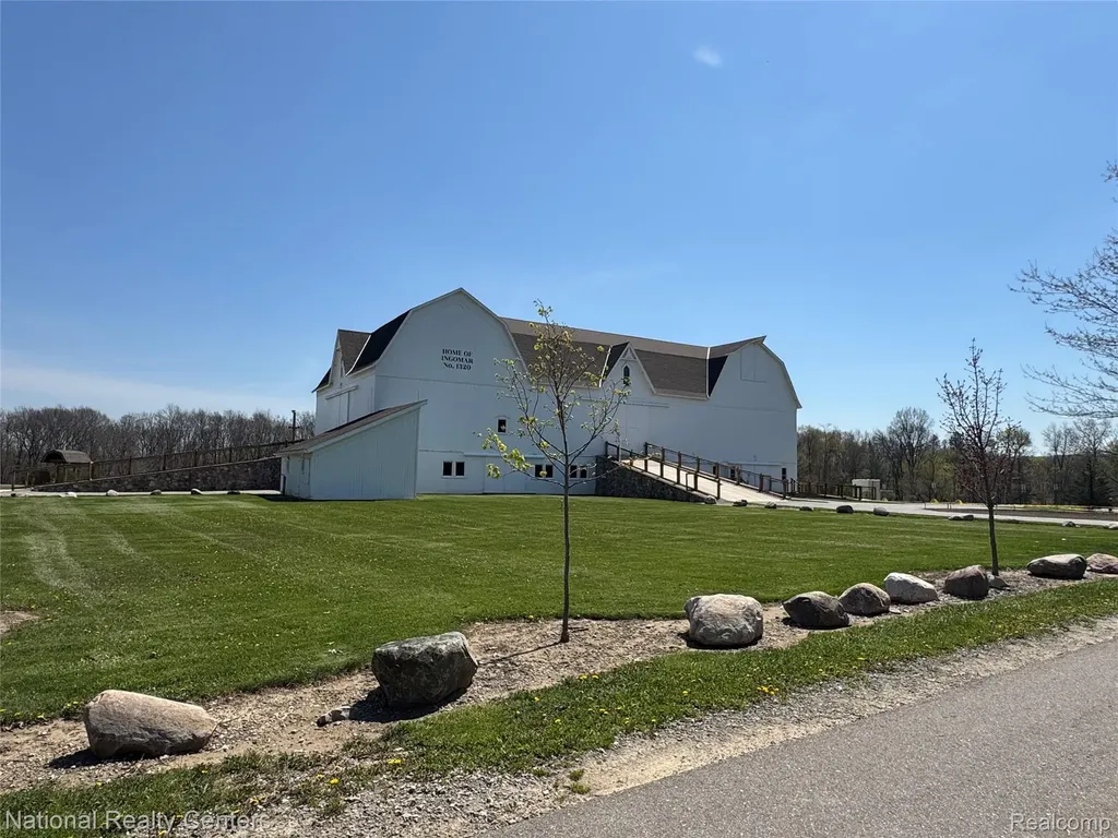 7478 Village Court Springfield Charter Township MI 48350