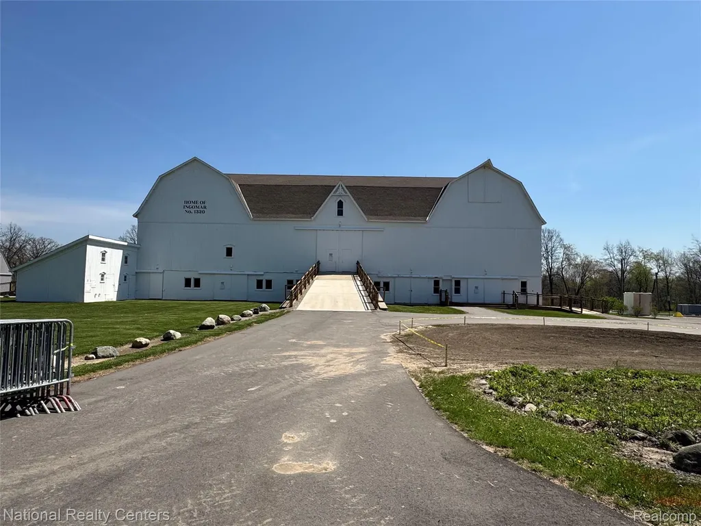 7478 Village Court Springfield Charter Township MI 48350