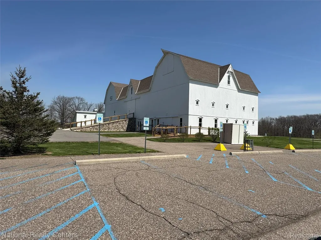7478 Village Court Springfield Charter Township MI 48350