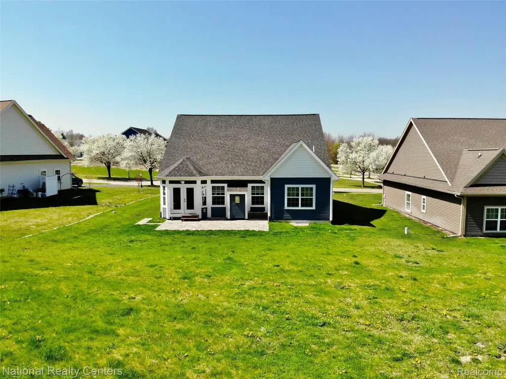 7478 Village Court Springfield Charter Township MI 48350