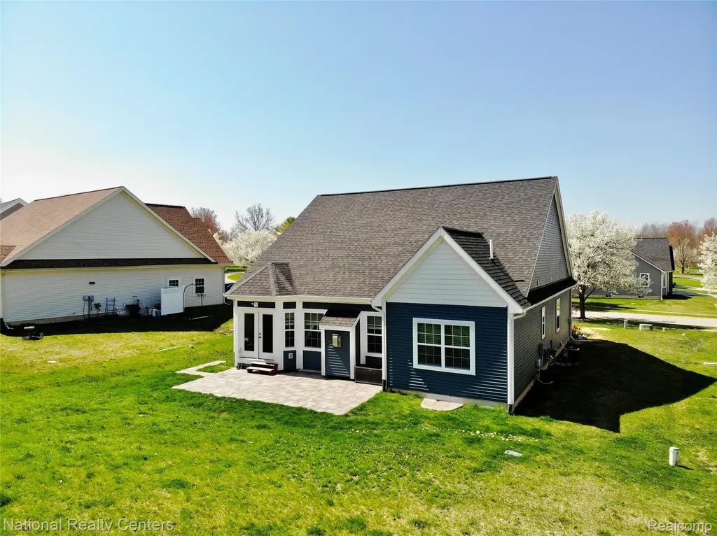7478 Village Court Springfield Charter Township MI 48350