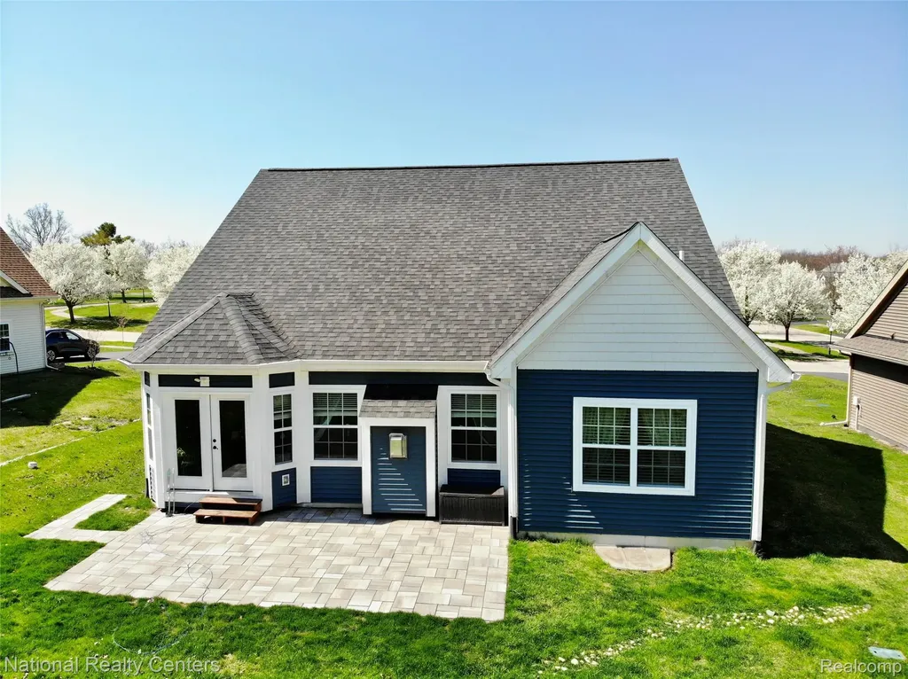 7478 Village Court Springfield Charter Township MI 48350