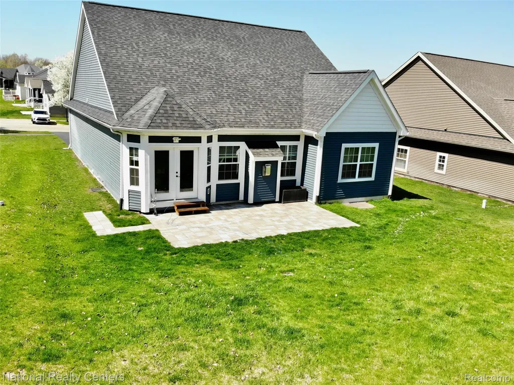 7478 Village Court Springfield Charter Township MI 48350