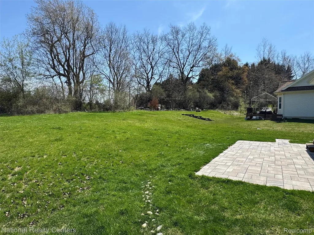 7478 Village Court Springfield Charter Township MI 48350