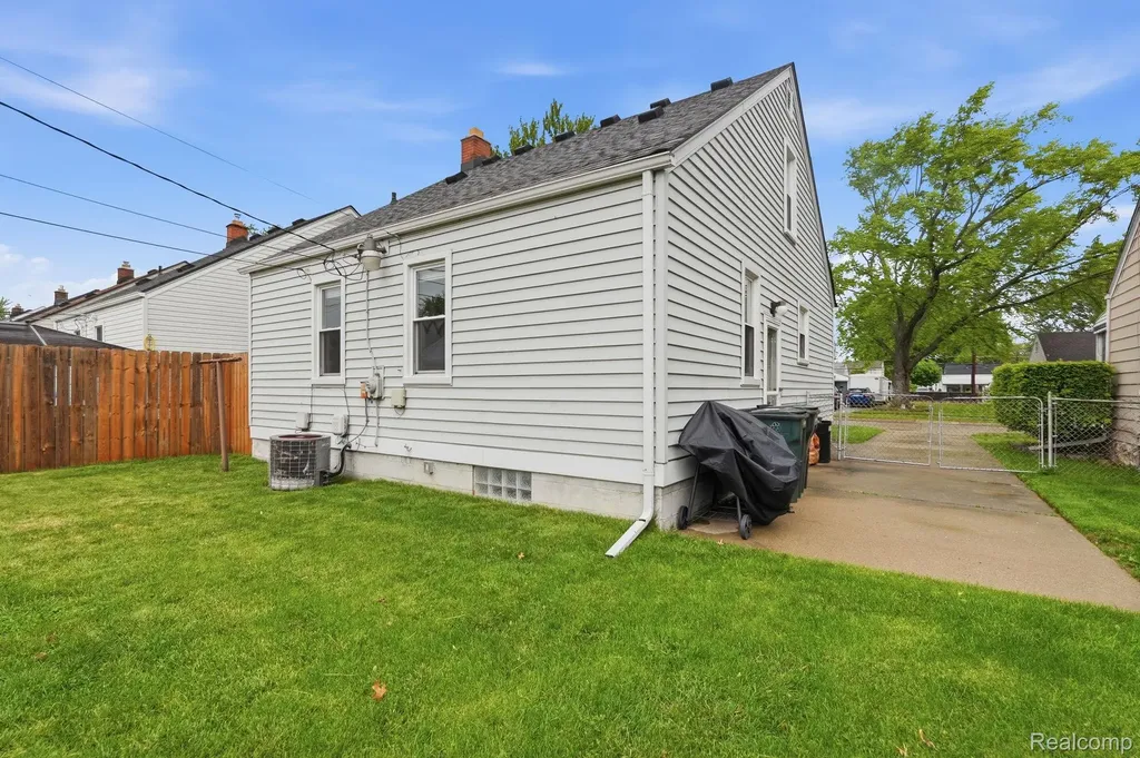 22440 California Street St. Clair Shores City MI 48080